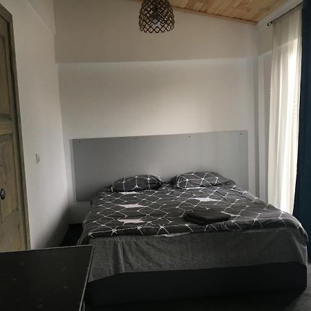 Zaton Guesthouse โชลปอน-อาตา ภายนอก รูปภาพ