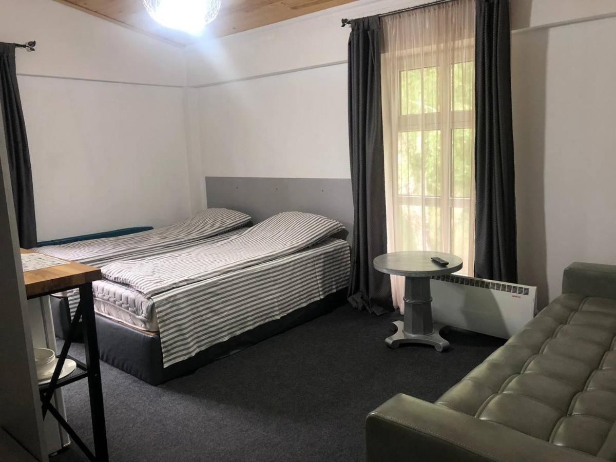 Zaton Guesthouse โชลปอน-อาตา ภายนอก รูปภาพ